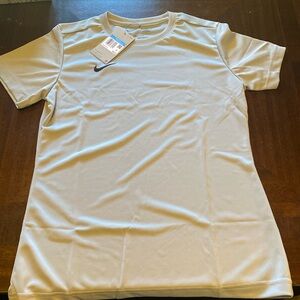 Nike Womens short sleeve Tee size medium